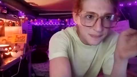 Snapshot of lesleygumgrass chatting on 28, 9, 2025 LesleyGumGrass- The Boring Trans girl online show from 28, 9, 2025