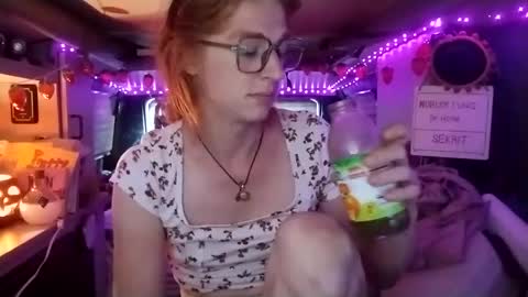 Snapshot of lesleygumgrass chatting on 7, 10, 2025 LesleyGumGrass- The Boring Trans girl online show from 7, 10, 2025