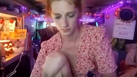 Snapshot of lesleygumgrass chatting on 9, 10, 2025 LesleyGumGrass- The Boring Trans girl online show from 9, 10, 2025