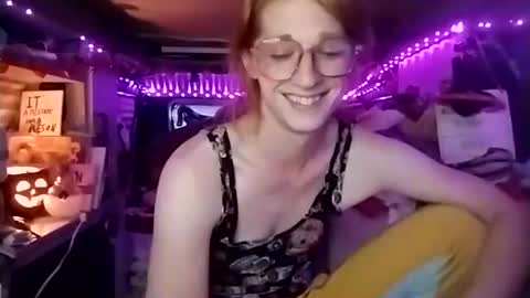 Snapshot of lesleygumgrass chatting on 20, 10, 2025 LesleyGumGrass- The Boring Trans girl online show from 20, 10, 2025