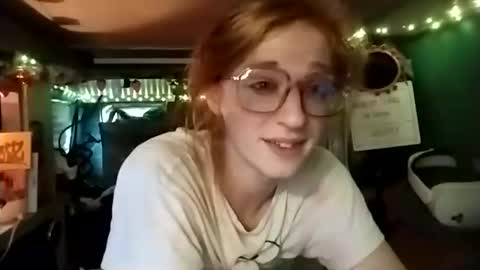 Snapshot of lesleygumgrass chatting on 14, 11, 2025 LesleyGumGrass- The Boring Trans girl online show from 14, 11, 2025