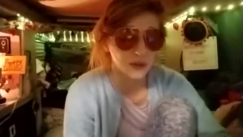 Snapshot of lesleygumgrass chatting on 4, 12, 2025 LesleyGumGrass- The Boring Trans girl online show from 4, 12, 2025