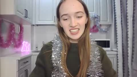  LESLIE   online show from 16, 12, 2024