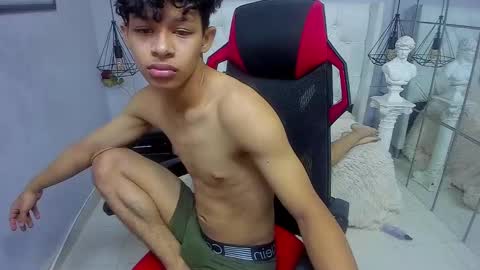 Snapshot of leslieanddrako chatting on 7, 10, 2025 L E S L E Y AND D R A K O online show from 7, 10, 2025