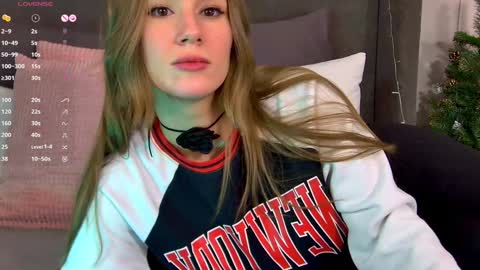 Snapshot of lesliemines chatting on 7, 1, 2025 Leslie online show from 7, 1, 2025