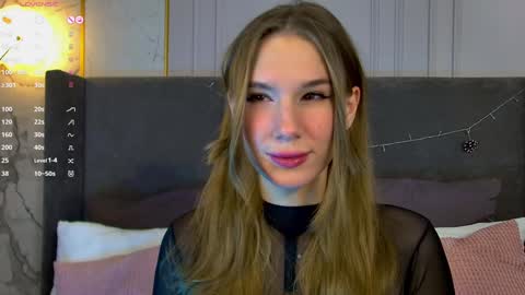 Snapshot of lesliemines chatting on 8, 1, 2025 Leslie online show from 8, 1, 2025