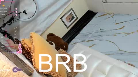 Snapshot of lesly_w chatting on 2, 3, 2025 I am here from Monday to Friday from 730 am to 130 pm Colombia time and saturday from 500 am to 1000 am .... Soon Blue page online show from 2, 3, 2025