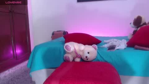 LeslyAndika online show from 7, 3, 2025