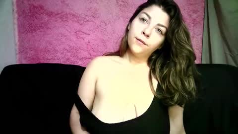 Snapshot of leslymoon90 chatting on 6, 1, 2026 Lesly moon online show from 6, 1, 2026