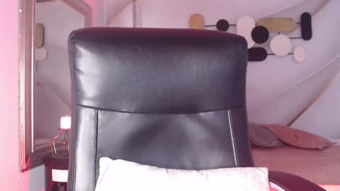 Less  online show from 24, 12, 2024