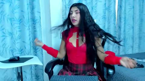 Snapshot of lessly_kittyn chatting on 11, 10, 2025 lessly online show from 11, 10, 2025