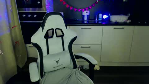 Snapshot of lesssi_ chatting on 26, 2, 2025 Alison online show from 26, 2, 2025