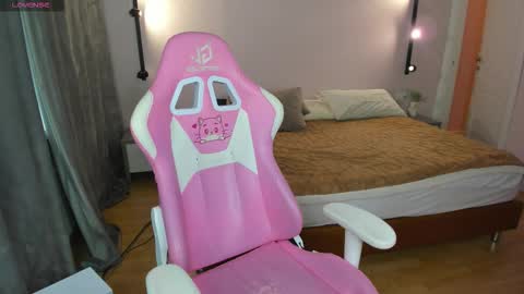 Snapshot of lesya_flin chatting on 9, 11, 2025 Lesya online show from 9, 11, 2025