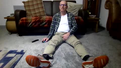 Snapshot of letmestrip chatting on 7, 11, 2025 paul online show from 7, 11, 2025