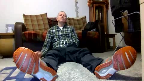 Snapshot of letmestrip chatting on 19, 12, 2025 paul online show from 19, 12, 2025