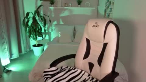 Lexy - Follow me online show from 17, 9, 2025