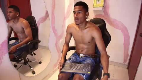 Snapshot of lexianddeker chatting on 23, 9, 2025 Lexi Derek online show from 23, 9, 2025