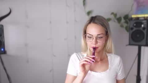 Lexie online show from 7, 1, 2025