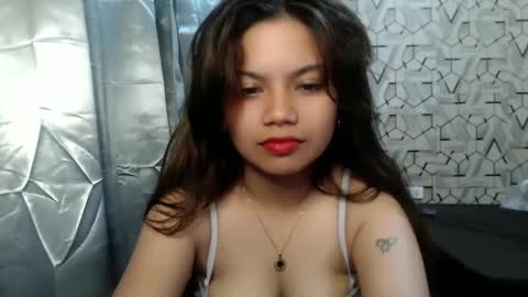 Snapshot of lexielar chatting on 1, 1, 2025 LEXIE online show from 1, 1, 2025