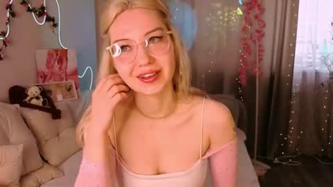 Snapshot of leyalayla chatting on 23, 6, 2026 Lily online show from 23, 6, 2026