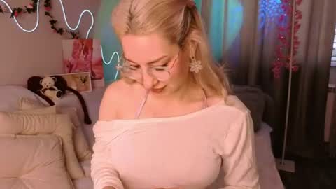 Snapshot of leyalayla chatting on 3, 7, 2026 Lily online show from 3, 7, 2026