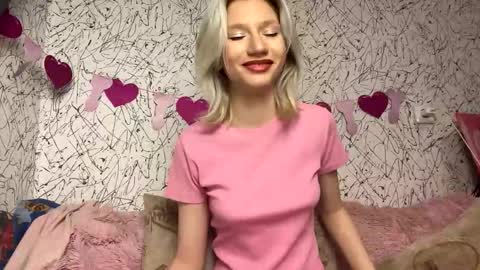 Snapshot of leyasaolee chatting on 5, 11, 2025 Leya online show from 5, 11, 2025