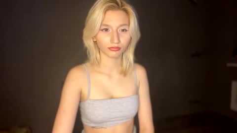 Snapshot of leyasaolee chatting on 27, 11, 2025 Leya online show from 27, 11, 2025