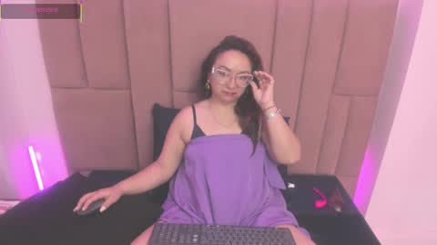 Leyla smithh online show from 15, 9, 2025