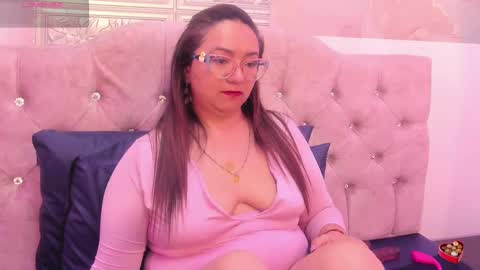 Leyla smithh online show from 25, 9, 2025