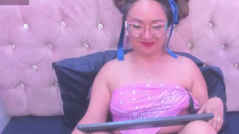 Leyla smithh online show from 9, 10, 2025