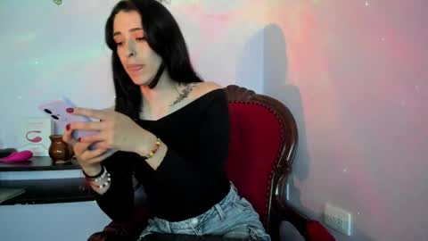 Leyna online show from 25, 2, 2025