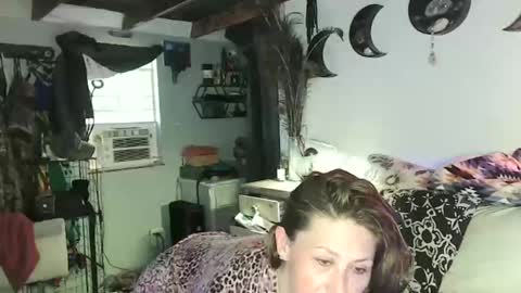 Snapshot of lezbeehonest100 chatting on 16, 9, 2025 Olive Pena online show from 16, 9, 2025