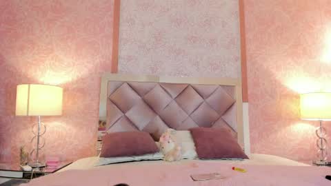 Snapshot of lezy_ chatting on 8, 11, 2025 LEZY online show from 8, 11, 2025