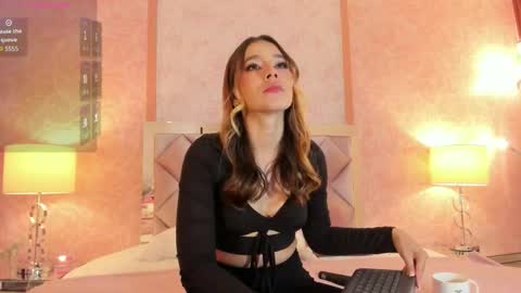 Snapshot of lezy_ chatting on 18, 11, 2025 LEZY online show from 18, 11, 2025