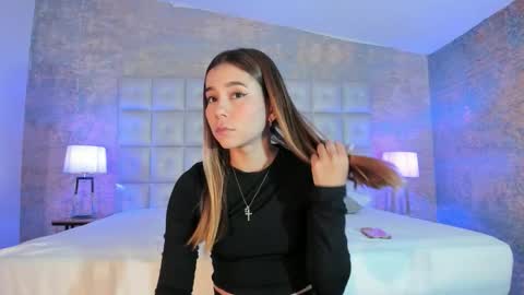 Snapshot of lezy_ chatting on 24, 11, 2025 LEZY online show from 24, 11, 2025