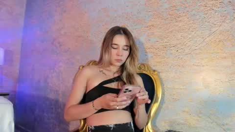 Snapshot of lezy_ chatting on 3, 12, 2025 LEZY online show from 3, 12, 2025