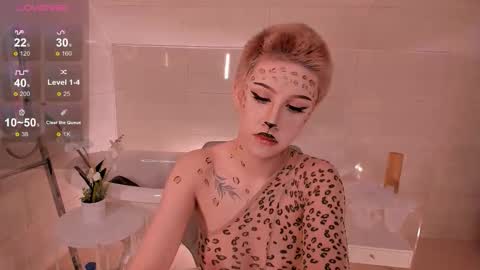 Snapshot of lezy_liza chatting on 22, 10, 2025 Lisa online show from 22, 10, 2025