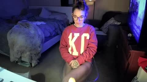 Snapshot of lezzrene chatting on 4, 1, 2025 Hornystonerchick online show from 4, 1, 2025