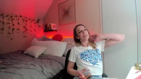 Snapshot of lezzrene chatting on 25, 2, 2025 Hornystonerchick online show from 25, 2, 2025