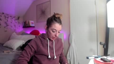 Snapshot of lezzrene chatting on 25, 2, 2025 Hornystonerchick online show from 25, 2, 2025