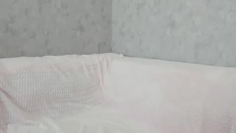 Snapshot of lia1243756 chatting on 14, 12, 2025 LEANNAA online show from 14, 12, 2025