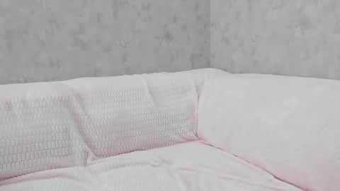 Snapshot of lia1243756 chatting on 21, 12, 2025 LEANNAA online show from 21, 12, 2025