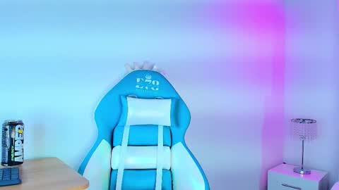 Lia  online show from 4, 3, 2026