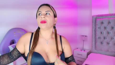 Lia  online show from 9, 4, 2026