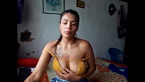 Snapshot of lia_hottie chatting on 5, 3, 2025 Lia online show from 5, 3, 2025