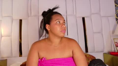 Snapshot of lia_mariana chatting on 19, 10, 2025 lia_mariana online show from 19, 10, 2025