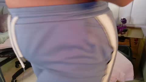 Snapshot of lia_mariana chatting on 21, 10, 2025 lia_mariana online show from 21, 10, 2025