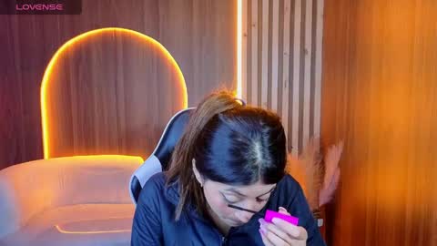 Snapshot of lia_queen_tx chatting on 6, 6, 2026 Online 1400 - 2100 online show from 6, 6, 2026