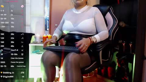 Lia Taylor online show from 8, 4, 2026