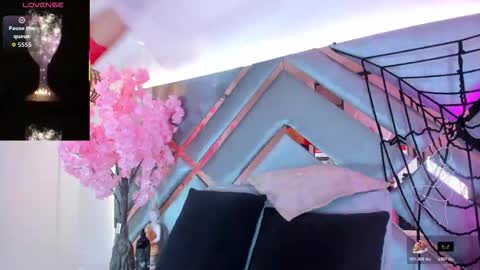 Snapshot of liaagener chatting on 3, 11, 2025 Liaa online show from 3, 11, 2025